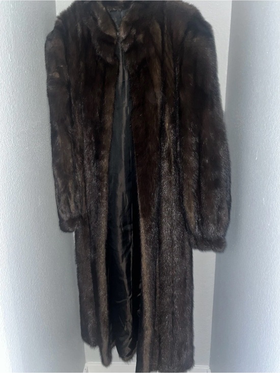 Jackets & Blazers - Luxurious Dark Brown Full-Length Women's Fur Coat